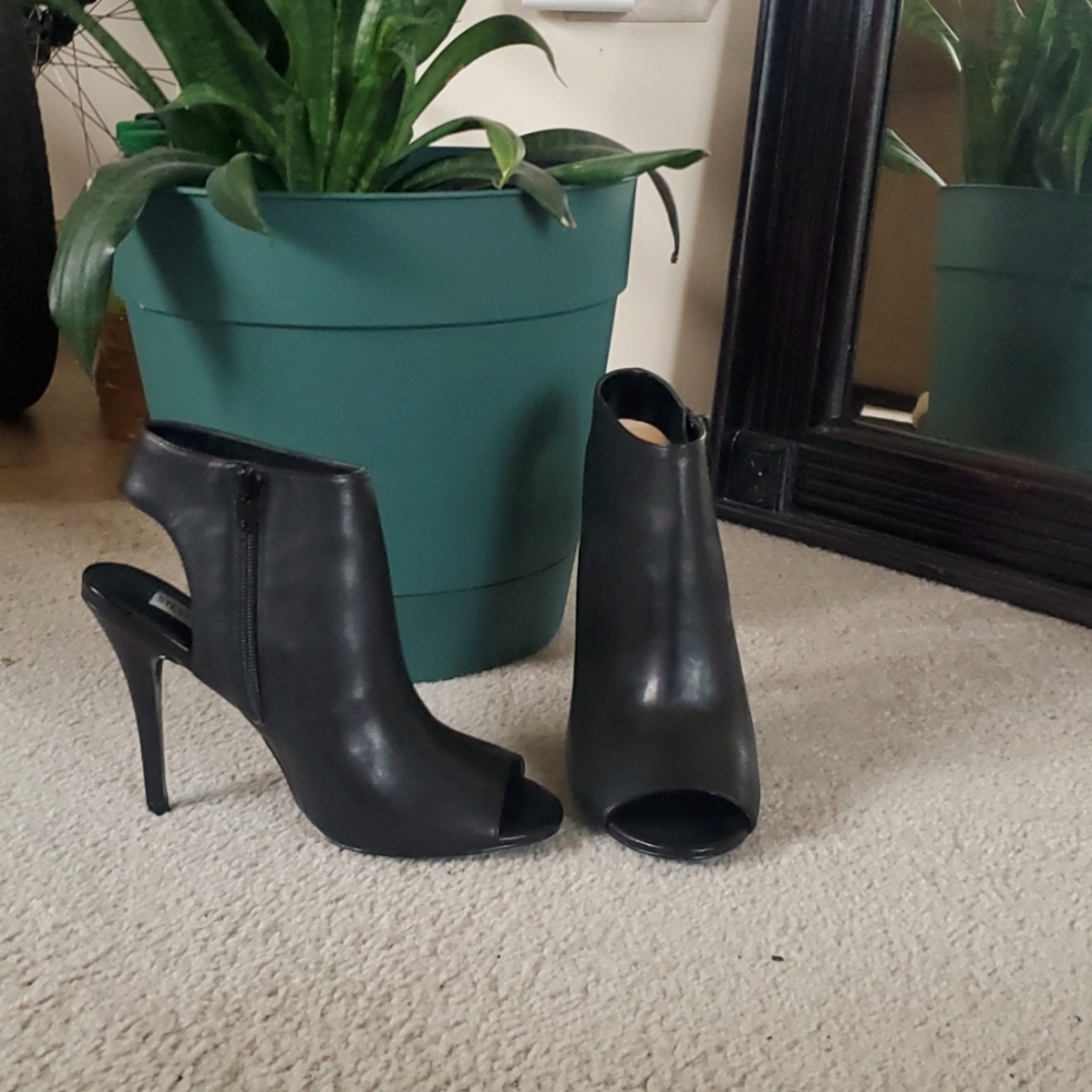 Steve Madden Spike Heel 👠